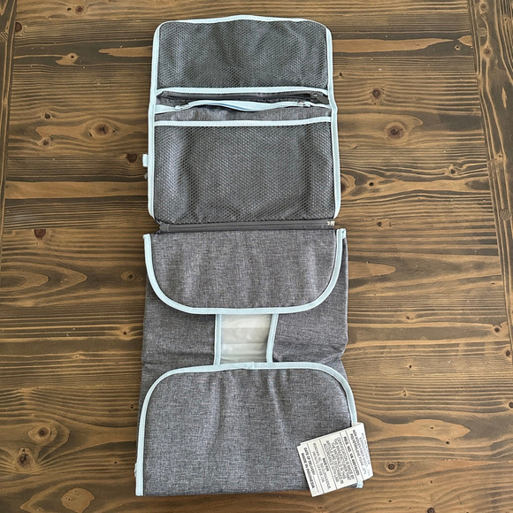 Munchkin Portable Diaper Changing Pad Clutch – Gray & Blue, XL, New Without Tags - Picture 3 of 5
